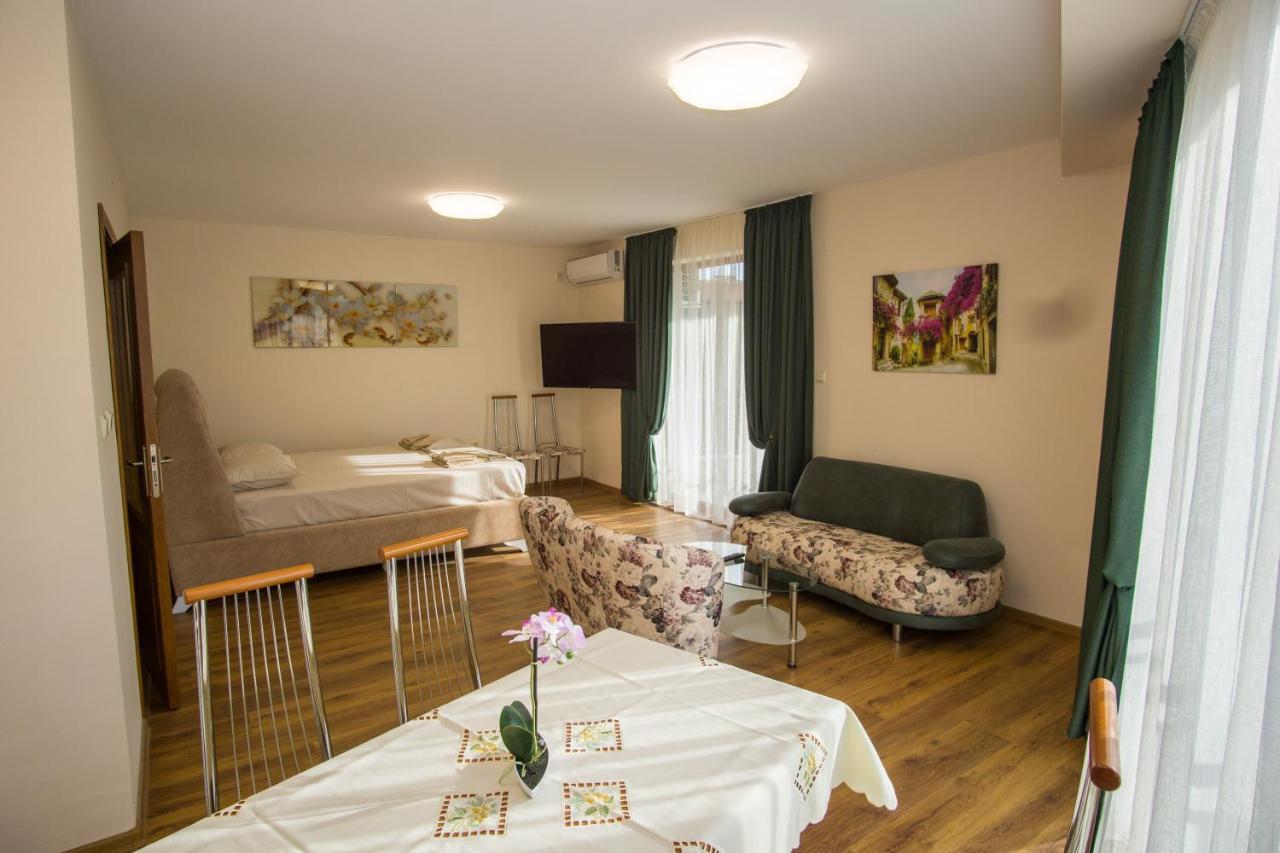 Guest Apartments Stela Tsarevo Exteriör bild
